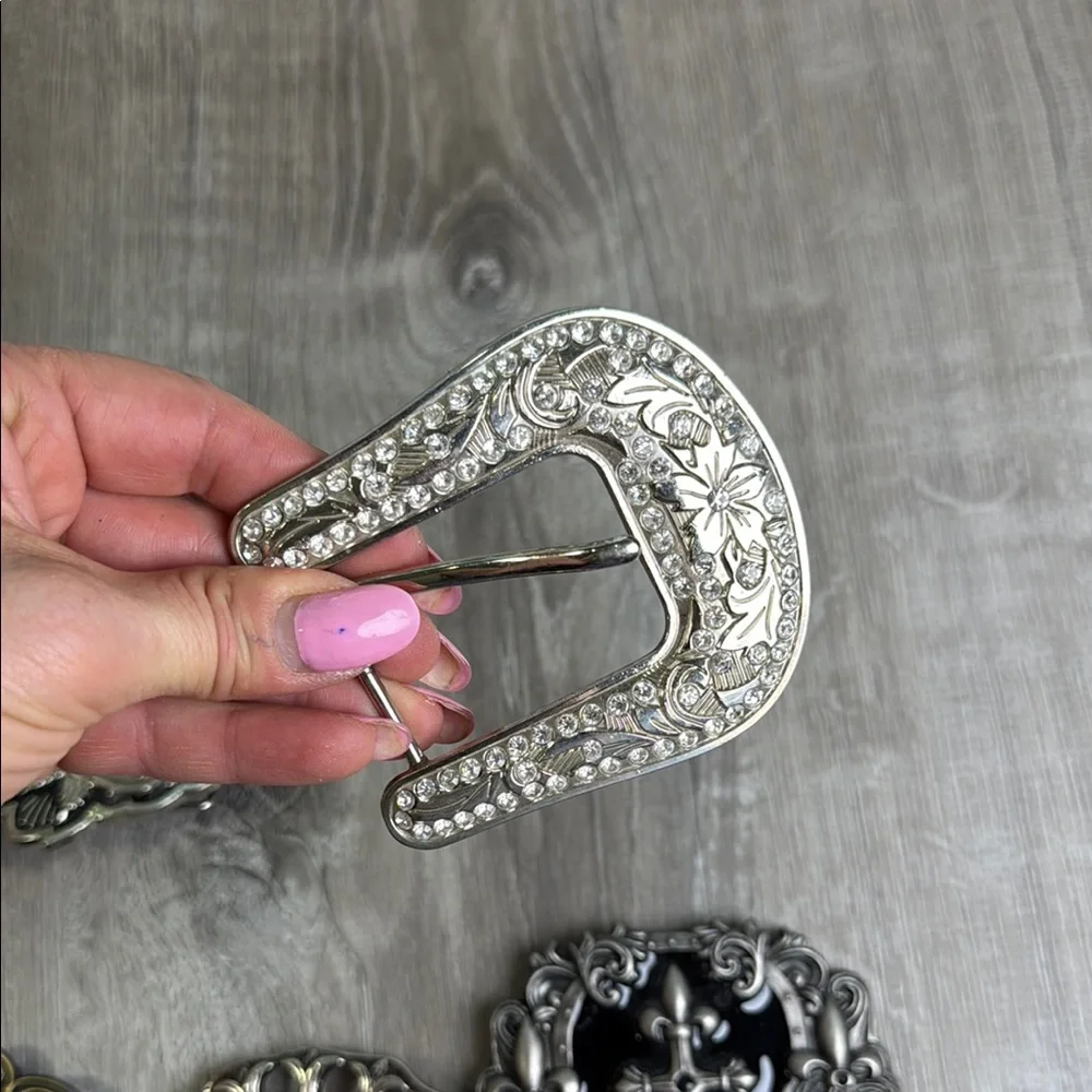 Intricate Silver and Black Belt Buckles Set (5) - Picture 3 of 8